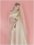 -1Designed by Innowedding웅장하고 클래식한 디자인의 아플리케 장식이 고급스러운 분위기를 연출한다.헤어장식 앙뜨,이어링… | 웨딩드레스... 