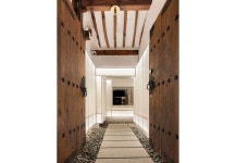 현대적 감각을 마중하러 나온 한옥 스테이 - C3KOREA | New hospital, Hospital