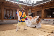 봉산탈춤과 전통놀이 부럼을 체험할 수 있는 시간이었군요...  동영상도 감상하시기 바랍니다.   #정월대보름 Great Full Moon https://en.wik... 