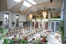 밝고 보타닉한 분위기가 가득한 강남구에 위치한 토브헤세드의 웨딩 플라워 세팅 전경. #웨딧 에서 #토브헤세드 의 가격과 정책을 확인해보세요... 