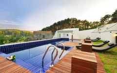 강릉 경포대 펜션 le chattree 르샤트리, 건축사사무소 어코드 urcode architecture | 호미파이 & homify | 수영장, 수영장 데크, 수영장... 