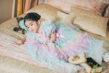 오은서 on Instagram: “#여기가 내가 누울자리인가보오 ㅎㅎ 누가 그렇게 슬그머니 누우래😆 🎀헤메&드레스 @closet.rin_official... 