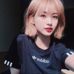 #탐나도다 #요닝 #요닝기우 #기우디자인 #화이트애쉬 #그레이염색 #붙임머리 #땋기붙임머리 #붙임머리잘하는곳 | Bare, Idol 👩🏻‍🦳... 