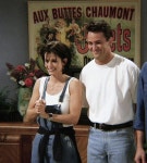 Pin page Pin by 졛 졛 on friends | Monica and chandler, Monica geller, Friends moments