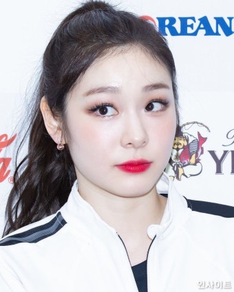 ‘13살’이나 어린 임은수와 또래라고 해도 믿을 ‘동안미모+피부’ 뽐낸 김연아 - 인사이트 | 피부, 피겨 스케이팅, 배우