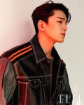 Pin page ELLE KOREA 엘르 코리아 on Instagram: "짝짝짝👏👏👏 엘르 5월호 #김민규 의 #연애상담소 가 10만 뷰를 돌파했다는 소식!...