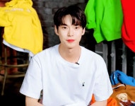 2105031 슬로우애시드X테디아일랜드, 인터뷰영상에 있는 flood님의 핀 - 2021