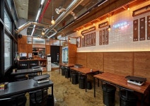 우드톤 깔끔한 분위기에 조명으로 포인트를 준 20평 고깃집 인테리어 (인천 서구 가좌동)