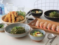 한상 미친듯이 튀김 만드는데 에어컨 고장나서 땀이 줄줄 나고... #담다 #DAMDA #율키친 #야채튀김 #모밀소바” - 2020 | 야채 튀김, 튀김, 율