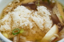 예전에 자주 먹었던 오뎅백반 생각나서 을지로 노포식당 동경우동을 찾았습니다 _ 애매한 시간에 방문해도 웨이팅이 있을 정도로 이……