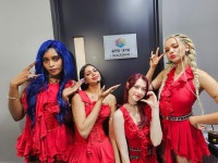 BLACKSWAN OFFICIAL | PERFORMANCE__쇼음악중심 2024.08.10... Happy Saturday! How was the stage? #blackswan… | Instagram