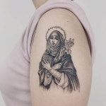 109 curtidas, 0 comentários - 타투이스트_단테 (@tattooist_dante) no Instagram: “성녀 카타리나를 새겨드렸습니다... 