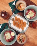 42 Likes, 3 Comments - @seanandeileen on Instagram: “_ 해장은 서쉐프의 비빔국수🍝 단짠의 유부초밥도 반찬으로 ㅎㅎㅎ 에어컨키고...