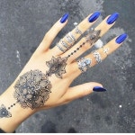 Henna에 관한 25개의 최상의 Pinterest 이미지 | 보헤미안 쥬얼리, 문신 아이디어 및 네일아트 Henna