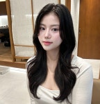 머리죠 〰️ ⠀ ⠀ @ttbt.yeojin #레이어드펌 #레이어드컷... 뿌리볼륨 #hairstylist #seoultrip #hairstyle #kbeauty #홍대미용실 #티티비티여진