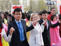 태양절경축 청년학생들의 무도회 진행