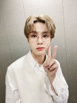 Pin page ೖ୭kυn️ | 윈윈, 루카스, 엔터테인먼트
