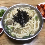 멸치칼국수 #향촌… - 2024 | 국수, 멸치 강유림 on Instagram: “#190330 비 오는 날엔 칼국수 칼국수랑 김치랑 같이 먹으니까 이세상 맛이... 