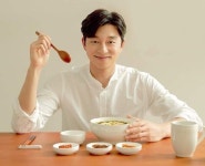 Gong Yoo New endorsement _ 本粥 (본죽)/松露鮑魚粥 (Facebook) 2019/4/4 | コンユ, 松露, 粥