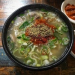 Instagram의 부산맛집 맛있는부산님: “민락동 자매국밥 쌈장이 올라간 달곰하고 구수한 돼지국밥. 국밥을 주문하면 머릿고기를 맛보기로... 