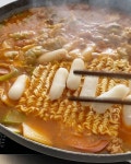 39 Me gusta, 2 comentarios - @mollyjjang (@mollyjjang) en Instagram: #라면 #부대찌개 #치즈라면 . . . . . 우리집 단골메뉴 의정부 부대찌개... 