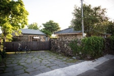 제주정원에서 보내는 하루_달밭코티지 the Dalbot Cottage - Jochon-eup, 의 단독주택에서 살아보기, 제주도, 한국 | 패티오, 집