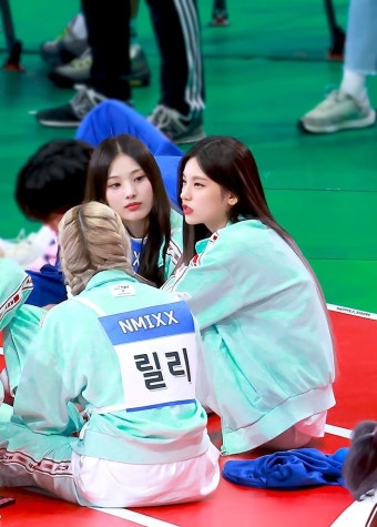 • 220801 • • 220801 • | Itzy, Rain jacket, Windbreaker
