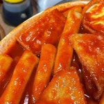 오늘 저희가 회담을 나눌 곳은 #맛짱떡볶이 입니다. 서울 신논현역에 위치한 이곳 분식집은 너무 맛있어서 둘이 먹다가는 맞짱뜨게 되는... 