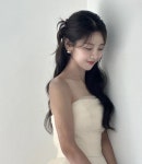 스튜디오 촬영에 있는 지수 신님의 핀 | 웨딩 헤어 반묶음, 웨딩 헤어스타일, 헤어스타일