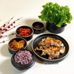 Instagram의 채리맘님: “흑미밥 벌집삼겹살 매실장아찌 무말랭이무침😋😋 즐거운 저녁 되세요😍😍 . . . . . . . ☘️#집밥스타그램... 