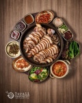 🔥 이 비주얼, 우아~한 족발! 🔥 윤기 흐르는 족발의 결, 쫀득한... 음식을 가장 맛있게, 브랜드는 가장 매력적으로. 이게 바로, 토라이... 