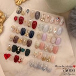 Pin page 홍대네일 네일바이수 on Instagram: “NailBySoo #네일바이수  12월의아트 Open🎄♥️ 75000(vat별도)  👉🏻12/11(토)... 