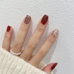 Pin page 창원네일, 언니네일ღ on Instagram: #언니네일 글리터만으루 연말느낌🤎 손톱에 새옷입혀서 기부니가 좋아꒰⑅ᵕ༚ᵕ... 