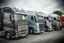 Pin de 박형호 em Volvo (com imagens) | Caminhoes carretas, Caminhões, Marcas de caminhões