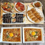 . . 최애메뉴들 총집합!! 라면 김밥 유부초밥 😊😊 불닭소스에 쪼린 어묵김밥에 가리비넣고 끼린 라면 한입하고 새콤달콤 유부초밥으로 입가심... 