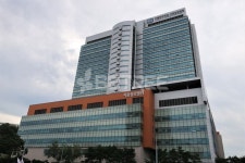 유토이미지 | 강남 성모병원 건물 | Skyscraper, Building, Structures