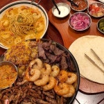 다혜 (っ˘ڡ˘ς) ♥️ on Instagram: “강남역 #낙원타코 🌮 타코 & 파스타🍝 •#낙원파히타 부리또인듯 타코인듯 고기 잔뜩 넣고 🍍파인애플... 