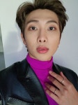 보고싶고 뭔가 글은 남겨야겠는데 사진이 없어서 !! 전 이만.. 총총총 [RM WEVERSE UPDATE 💜] #방탄소년단