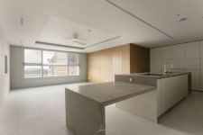 [화성 대방노블랜드 더 센트럴 3차 34평] 히든 도어로 연출한 깔끔함이 완성하는 화이트&우드하우스