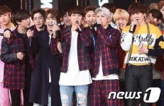 Jackson Wang 王嘉爾 왕잭슨 on Instagram: “더쇼 1 위 ㅠㅠ 우리의 5 th Win !! ㅠㅠ 사실은 이 상은 우리 I GOT7 분들 꺼에요 ㅠㅠ 그리고... 