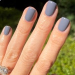 Temu｜여성용 시크한 그레이 프레스온 네일 24개 세트 - 캐주얼 의상 및 파티용 짧은 스퀘어 광택 인조 네일