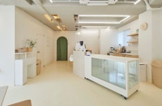 화이트&우드톤 밝고 깔끔한 분위기의 19평 플라워카페 인테리어 견적 화이트&우드톤 밝고 깔끔한 분위기의 19평 플라워카페... 