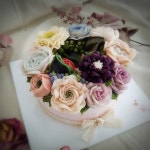 오늘 마지막 케이크네요. 😫 어서 끝내구 소고기 묵으러 갈라요~~ 죙일 떡 집어먹으니 단백질이 땡기네요. 어서 보충하구 내일 또 일해야죠.... 