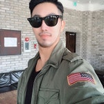 설레게말이야  #옷쟁이 #채플린 #셀카 #박태양아빠 #홍박사남편 @hongparksa @c… | Rayban wayfarer, Square sunglass, Fashion