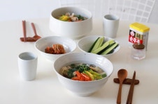 오랜만에 친구를 위해 만든 손수제비! 그리고 곱디고운 나의 한식기들💛 . #율키친 #담다 #DAMDA” - 2020 | 율, 키친