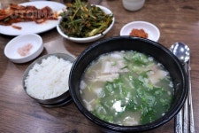 부산 별미 돼지국밥  Yanggiri, 사진, 부산, 명물, 돼지국밥, 국밥, 돼지고기, 뚝배기, 한식, 식사, 별미, 부추, 야채, 음식, 배경 - 2020 | 식품... 