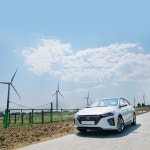 탁 트인 #신창풍차해안도로 를 달리는 #현대자동차 #아이오닉  #Hyundai #Motor #IONIQ is #speeding through an #open #coastal... 