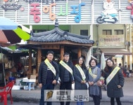 [상주시 : 이윤준 기자] 우리 동네 전통시장 찾아가자   남원동... (금) 상주 중앙시장에서 동 직원 5명이 참여한 가운데 서민 경제 활력을... 