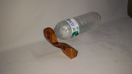 - 나무종류 : 살구나무 - 규      격 :  약150mm - 내      용 : 공방에 짜투리 나무로 와인병을 꽂아서 놓을 수 있는 키퍼를 만들었습니다.  와인이... 
