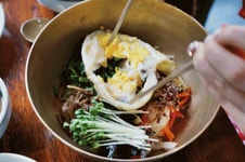 Pin page 비빔밥 한식 집밥　韓国料理 GIF - Bibimbap Mix Koeran Food - Discover & Share GIFs | Food, Bibimbap, Asian recipes